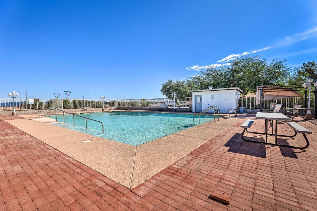 Cozy And Relaxing Eloy Apartment With Pool Access Extérieur photo